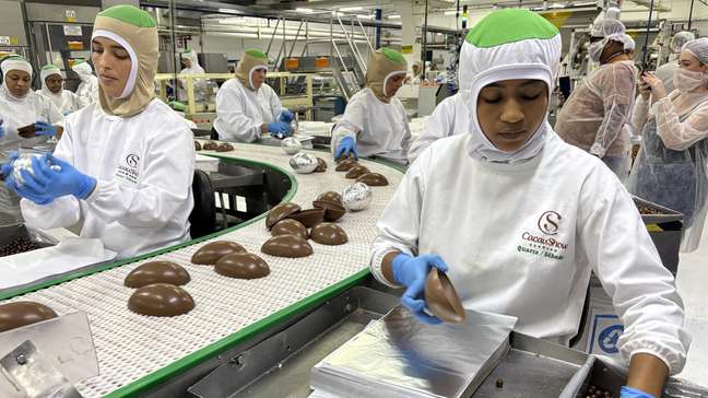 Como é por dentro de uma fábrica de chocolate?