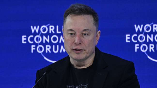 X, de Elon Musk, é alvo de buscas em Paris em investigação sobre pornografia infantil e deepfakes