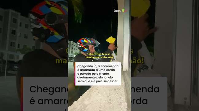 Entregador vai deixar lanche e encontra cena totalmente inesperada: 'Vai brincando' #shorts
