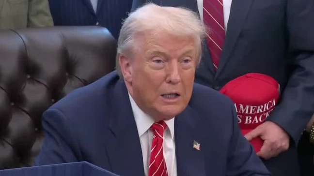 Questionado sobre caso Epstein, Trump destrata repórter: 'Você é péssima'