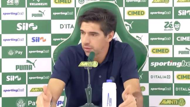 ‘Deixam-se enganar por essas narrativas que são criadas’, diz Abel após goleada contra o Vitória