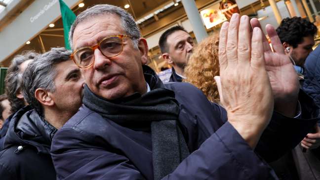 Candidato socialista derrota a extrema-direita e é eleito presidente de Portugal