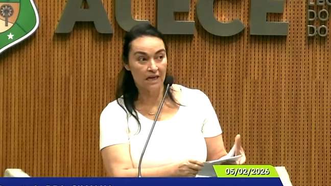 Deputada do PL rasga pacto contra feminicídio por ‘não incluir igrejas’ em sessão no CE
