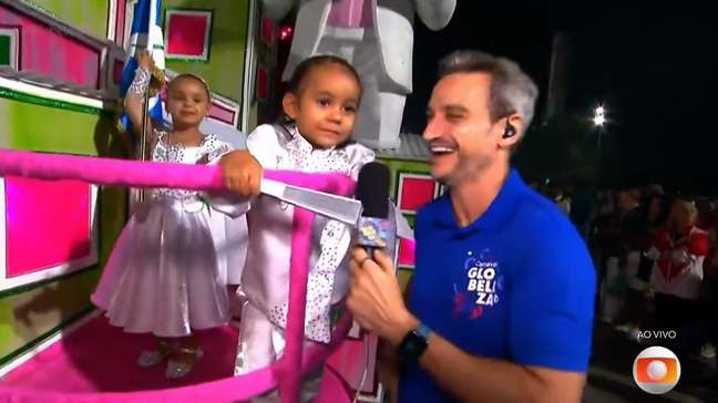 Mini mestre-sala diverte repórter da Globo com sinceridade sobre irmã no carnaval: ‘Irritante’