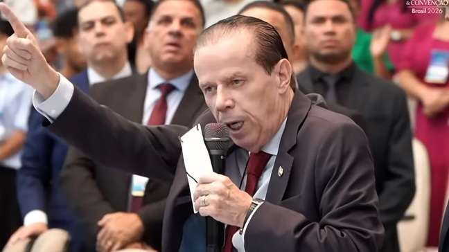 Pastor ataca desfiles de carnaval e fala em ‘câncer na garganta’ de foliões: ‘Deus vai responder’