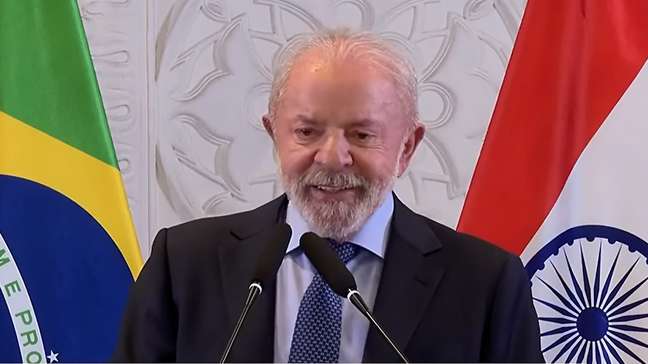 Lula responde críticas ao desfile de escola que o homenageou no Rio: ‘Não sou o carnavalesco’