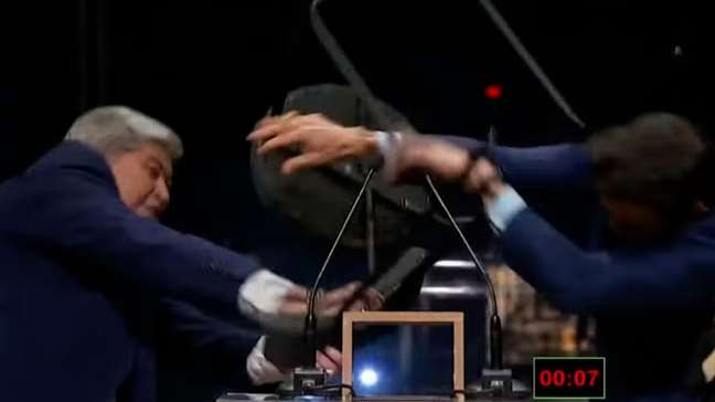 Na estreia de Datena em rádio estatal, Boulos ironiza cadeirada em Marçal: 'Lavou a alma do povo'