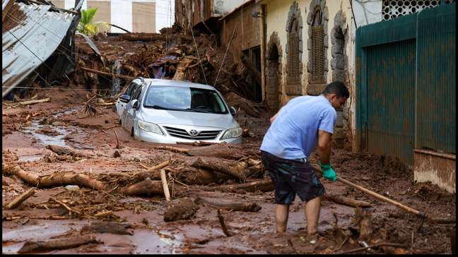 Sobe para 40 o número de mortes por chuvas em Juiz de Fora e Ubá; vítimas tinham entre 2 e 78 anos