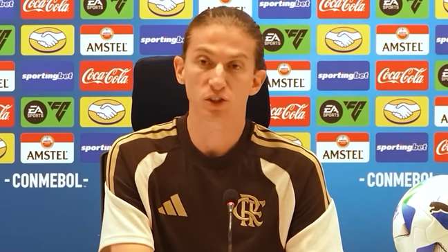 'Perdemos todos juntos’, diz Filipe Luís após perder título da Recopa para o Lanús