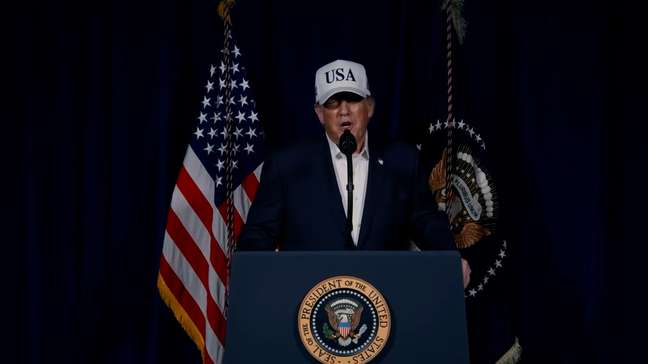 ‘Entreguem suas armas ou enfrentarão morte certa’, diz Trump sobre ataques ao Irã
