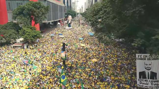 Com bandeiras dos EUA, Israel e Bolsonaro gigante, direita faz ato na Paulista; veja imagens aéreas
