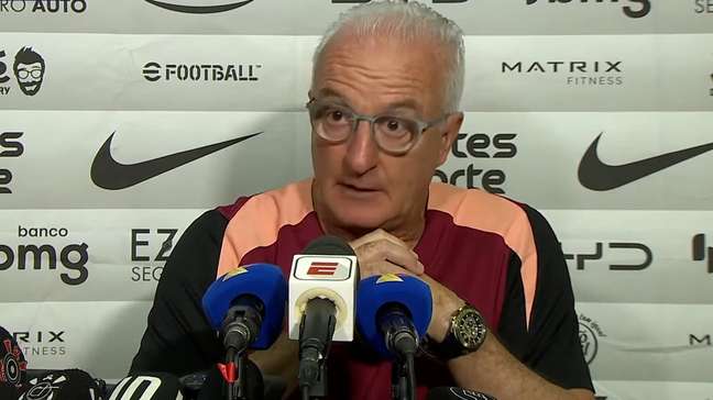 Dorival mostra incômodo com possível venda de André pelo Corinthians: ‘Não vim para ficar no meio do caminho’