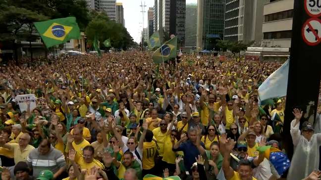 Ato com Flávio Bolsonaro na Paulista teve 20,4 mil pessoas, diz Monitor da USP