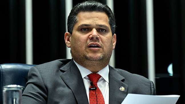 Presidente do Senado mantém quebra de sigilos de Lulinha