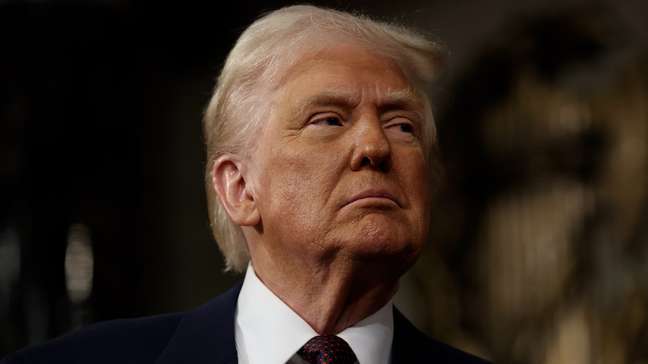 Trump diz que ‘praticamente ⁠tudo ‌foi destruído’ no Irã e que é ‘tarde demais’ para negociações