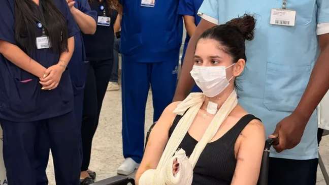 Caso Alana: Jovem esfaqueada 30 vezes após recusar namoro se recupera e recebe alta do hospital