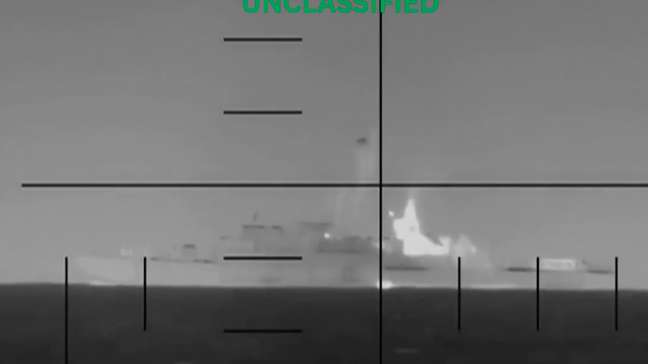 Vídeo mostra momento do ataque dos EUA a navio do Irã que deixou 80 mortos