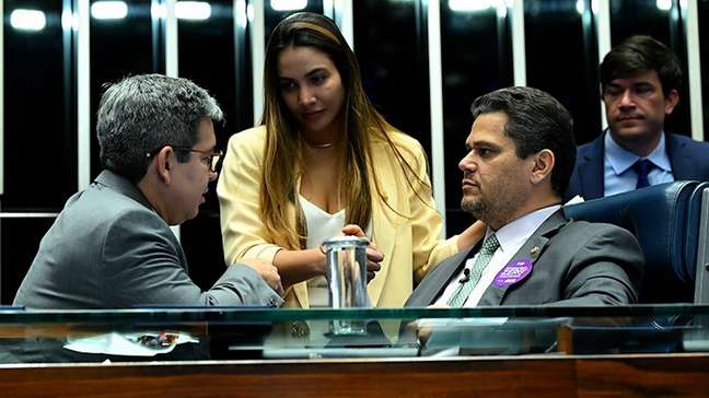 Senado aprova projeto que amplia licença-paternidade para 20 dias