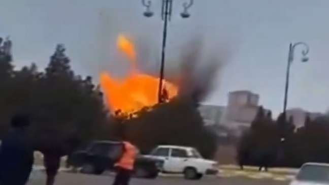 Drones deixam feridos no Azerbaijão; Irã nega autoria de lançamento