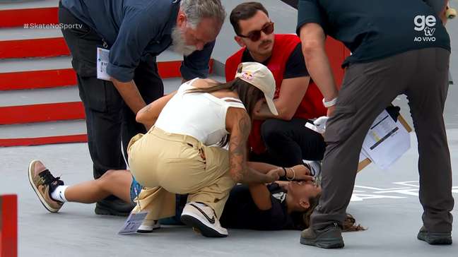 Rayssa Leal sofre queda e deixa final do Mundial de Skate Street chorando