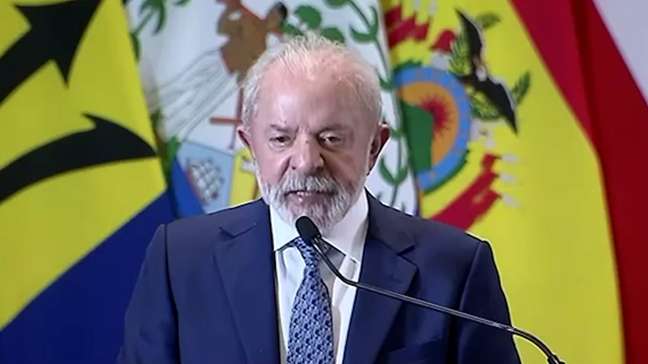‘Se a gente não se preparar na questão de defesa, qualquer dia alguém invade a gente’, diz Lula
