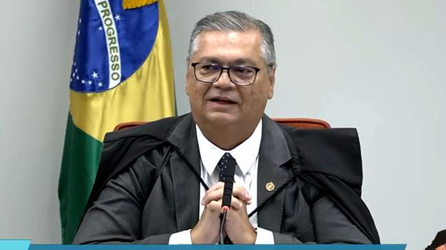 Dino defende STF e diz que Corte ‘acerta muito e acerta mais do que erra’