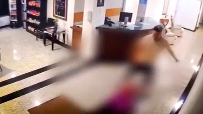 ‘Eu ia morrer’: recepcionista é espancada após recusar beijo de hóspede em hotel de Curitiba (PR)