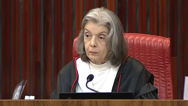 Julgamento que pode cassar Cláudio Castro é suspenso após pedido de vista de Nunes Marques