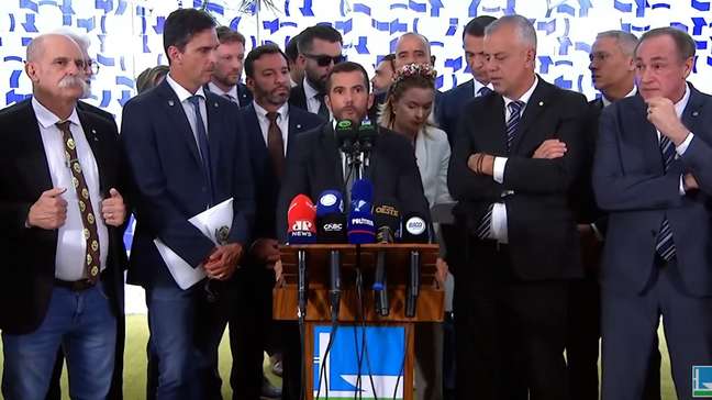 Deputados da oposição pedem afastamento de Moraes e instauração da CPI do Banco Master: 'Impeachment é pouco'