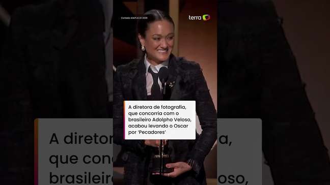 Vencedora do Oscar de Fotografia pede que mulheres fiquem de pé e emociona plateia #shorts