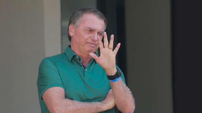 Bolsonaro segue sem previsão de deixar a UTI, diz novo boletim médico