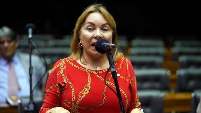 Fraude no INSS: deputada recebeu R$ 780 mil em propina e comprou apartamento de R$ 4 milhões, aponta investigação