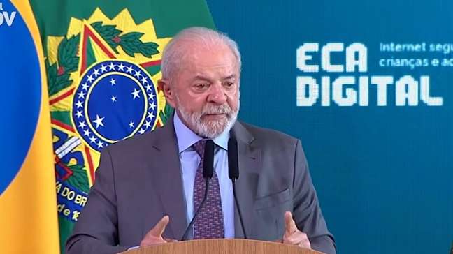 'Se diz a favor da família, mas defende que internet seja terra sem lei', diz Lula em evento sobre ECA Digital