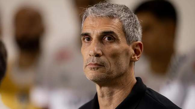 Veja o momento em que o Santos anuncia a demissão de Juan Pablo Vojvoda