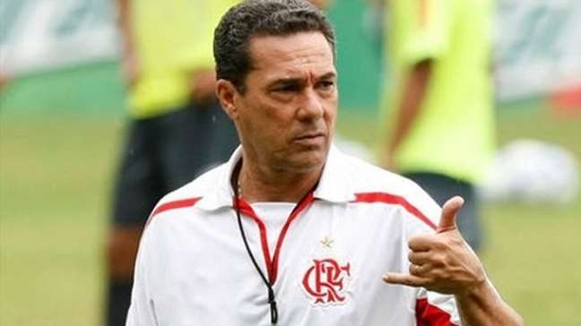 Vanderlei Luxemburgo é internado na UTI com infecção pulmonar no TO