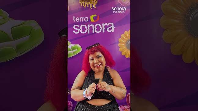 Fã ganha show da HIM de presente de formatura! #shorts