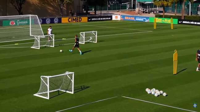 João Pedro erra gol inacreditável sem goleiro durante treino da Seleção