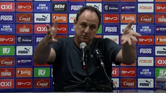 'Não tenho mais condição. Fiquei velho, gordo, uma m*', diz Ceni após ser questionado sobre pênalti