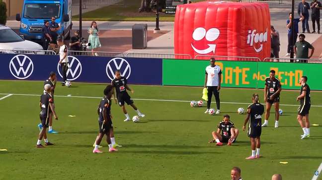 Matheus Cunha dá cambalhota durante segundo dia de treino da Seleção Brasileira em Orlando