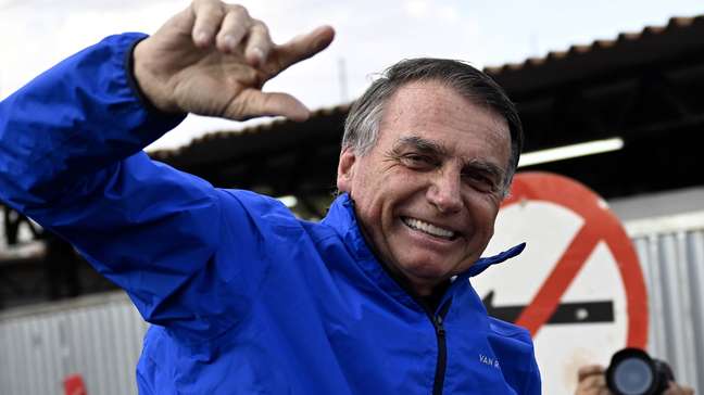 Bolsonaro tem alta hospitalar prevista para sexta-feira, afirma médico