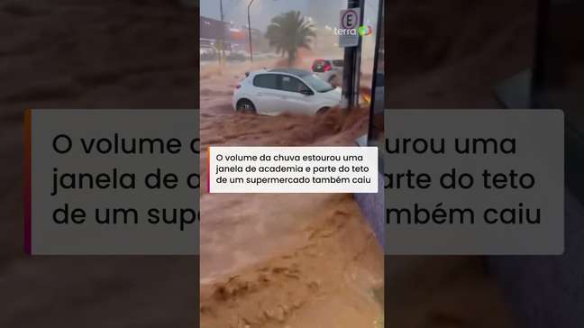 Chuva forte atinge Bauru (SP), arrasta carros, destrói estabelecimentos e causa inundações #shorts