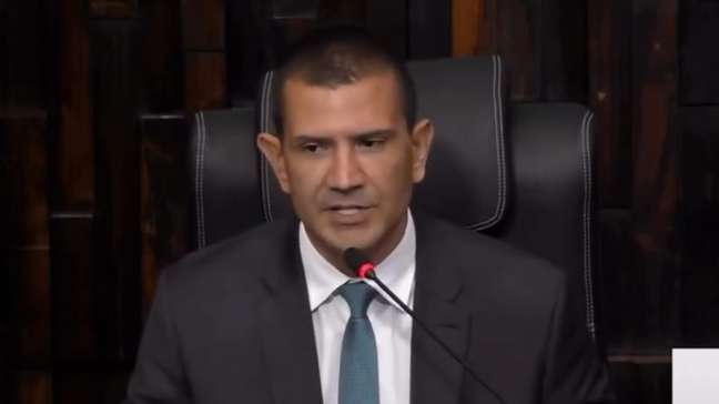 Douglas Ruas é eleito presidente da Alerj e deve assumir o governo do RJ