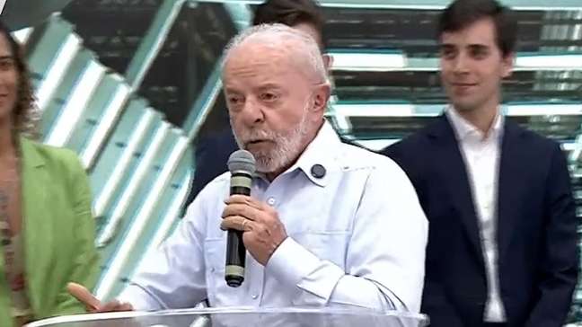 Lula cita gastos com cães e diz que chineses não devem ter 'esse problema'