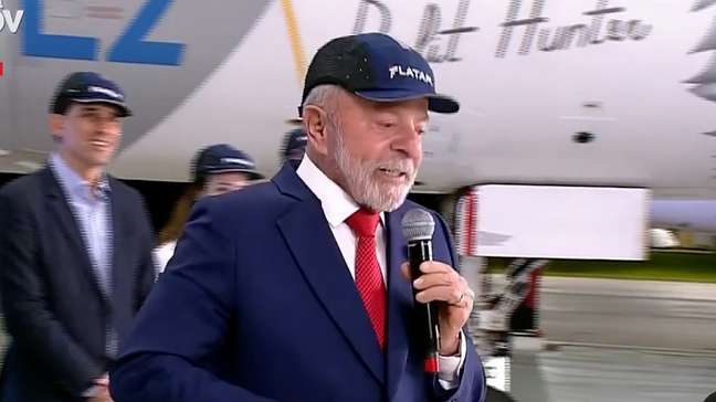Lula visita complexo da Latam após empresa anunciar aquisição de 24 aeronaves da Embraer