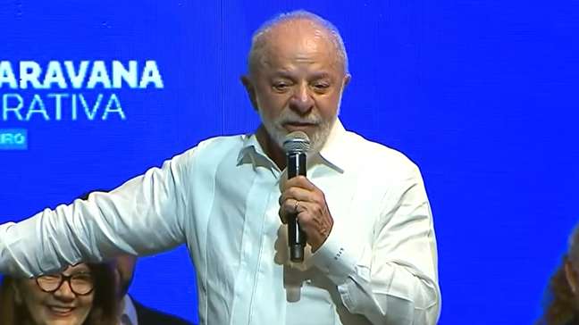 Após ser chamado de ‘Opala velhão’ por Flávio, Lula ironiza e diz que Bolsonaro ‘está no desmanche’