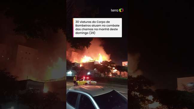 Incêndio de grandes proporções atinge fábrica no Brás #shorts