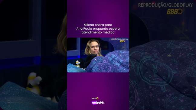 Milena chora para Ana Paula enquanto espera atendimento médico