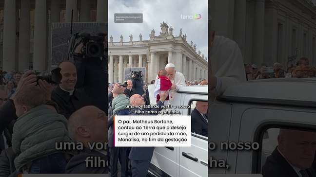 Bebê brasileiro vestido de papa recebe bênção de Leão XIV no Vaticano #shorts
