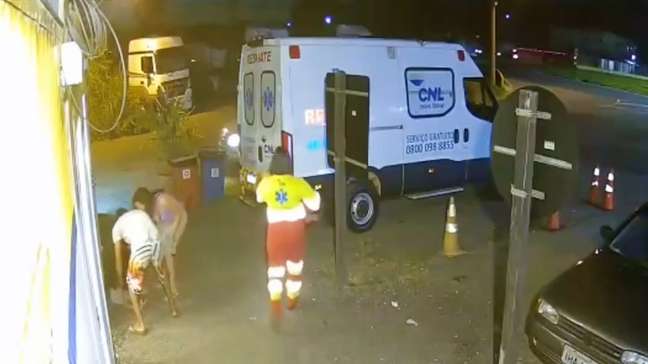 Bebê desacordado é reanimado por socorristas em rodovia no interior de SP