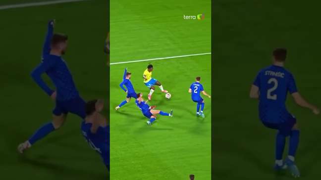 VEJA O GOLAÇO DE DANILO CONTRA A CROÁCIA PELA VISÃO DA ARQUIBANCADA